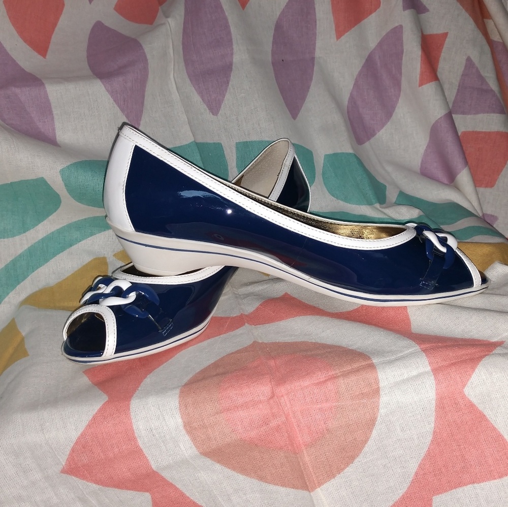 Audrey Brooke Blue and White 8&1/2